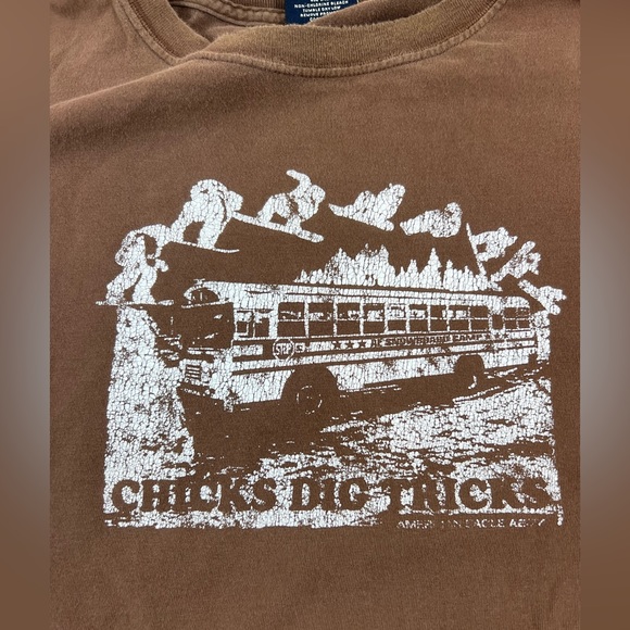 Vintage American Eagle Distressed Brown Shirt Snowboard Camp Chicks Dig Tricks - Picture 2 of 10